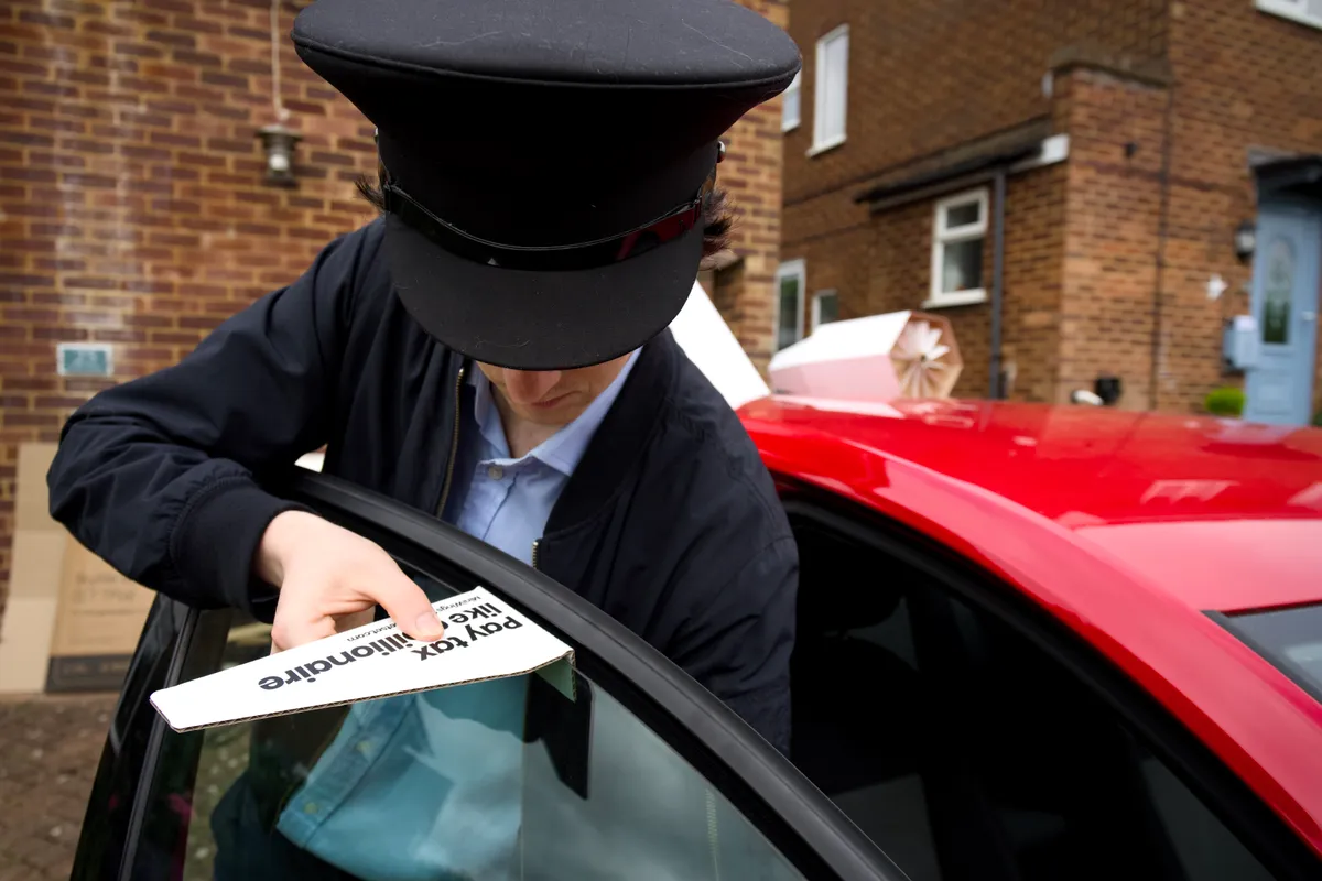 JetSet Mini — compact cardboard wings on a car roof